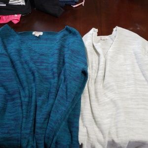 Knitted Sweater. White Med,  Blue LG